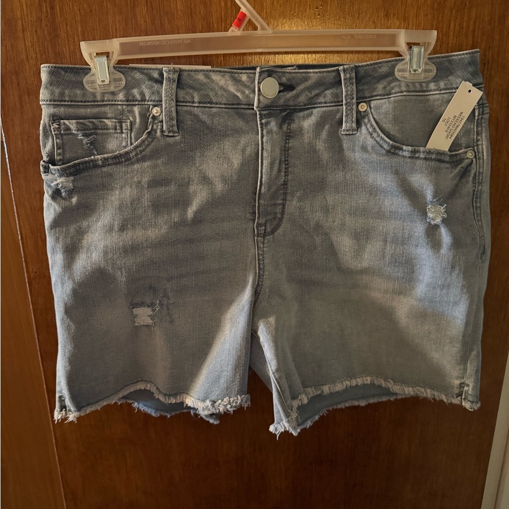NWT Size 16, Seven7 Light Blue Distressed Weekend Frayed Hem Jean Shorts